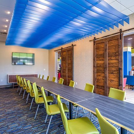 Holiday Inn Express & Suite Milroy - Reedsville Екстер'єр фото