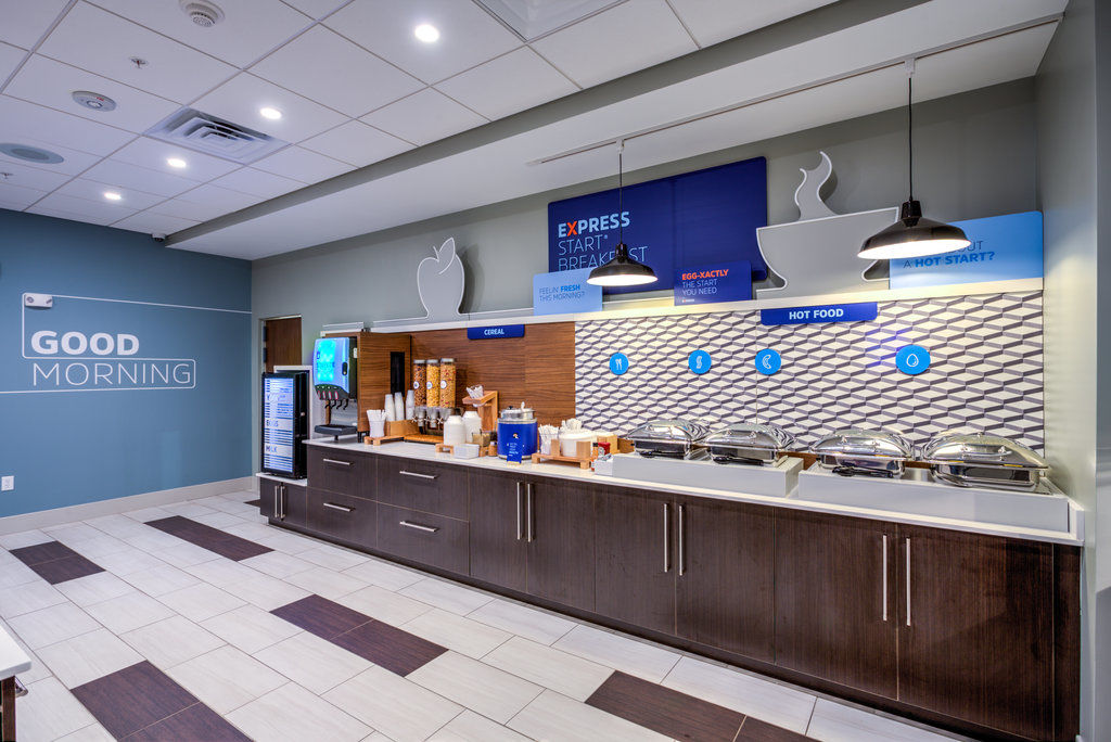 Holiday Inn Express & Suite Milroy - Reedsville Екстер'єр фото