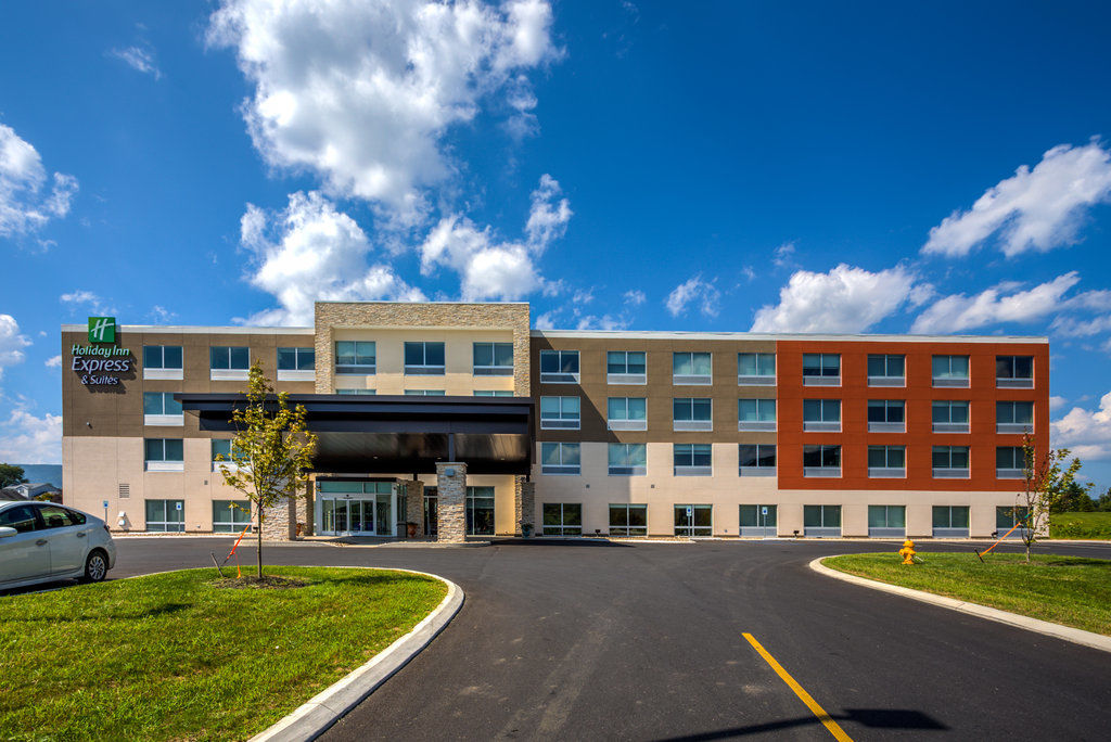Holiday Inn Express & Suite Milroy - Reedsville Екстер'єр фото