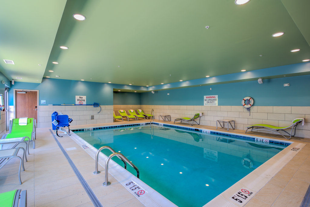 Holiday Inn Express & Suite Milroy - Reedsville Екстер'єр фото