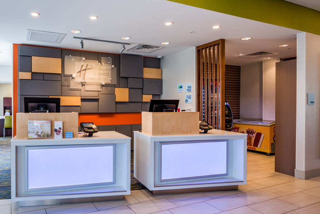 Holiday Inn Express & Suite Milroy - Reedsville Екстер'єр фото