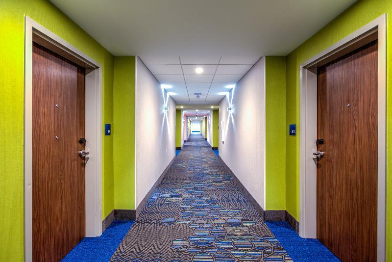 Holiday Inn Express & Suite Milroy - Reedsville Екстер'єр фото