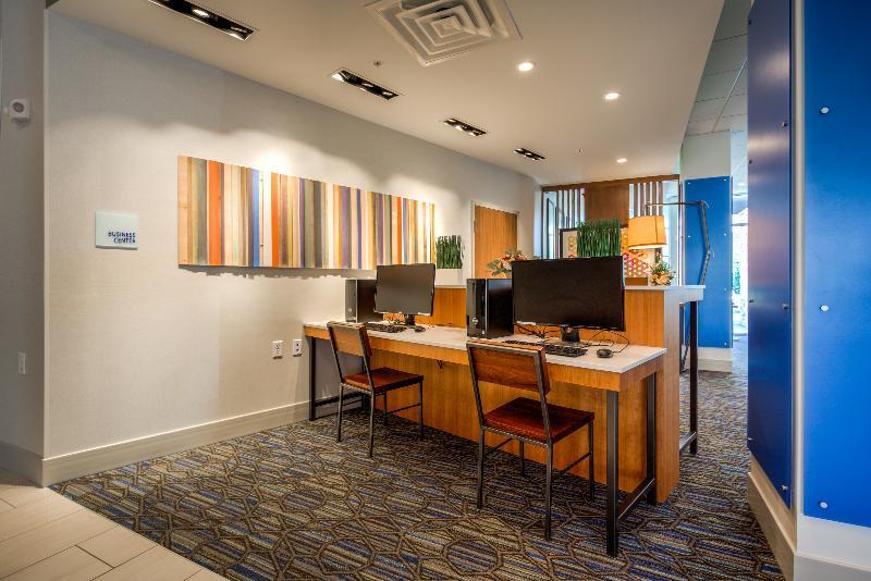 Holiday Inn Express & Suite Milroy - Reedsville Екстер'єр фото