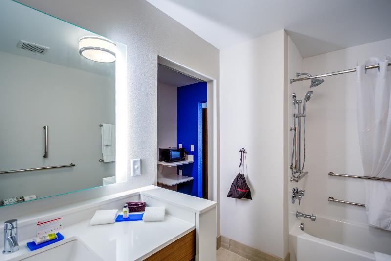 Holiday Inn Express & Suite Milroy - Reedsville Екстер'єр фото