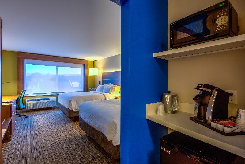 Holiday Inn Express & Suite Milroy - Reedsville Екстер'єр фото