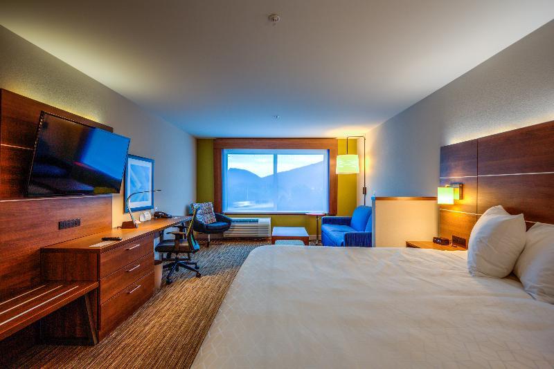 Holiday Inn Express & Suite Milroy - Reedsville Екстер'єр фото