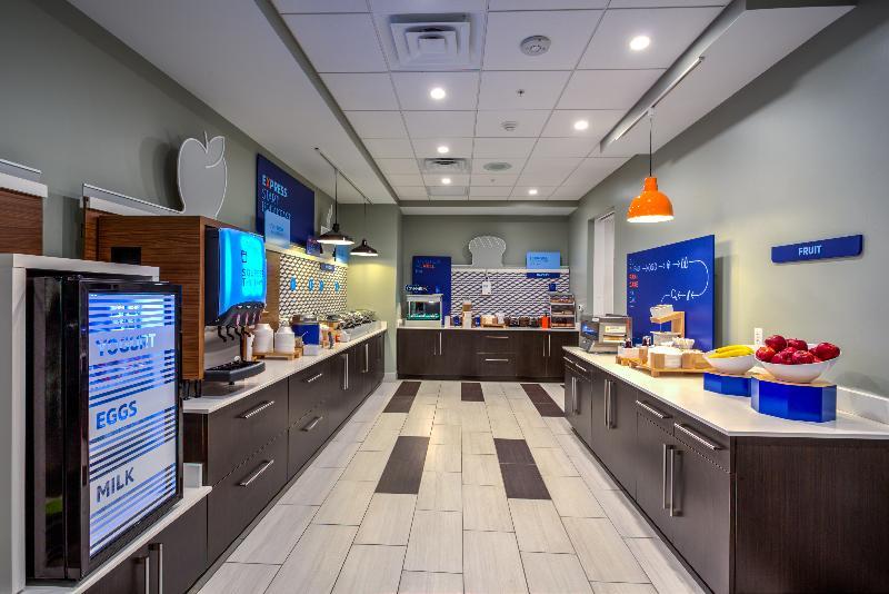 Holiday Inn Express & Suite Milroy - Reedsville Екстер'єр фото